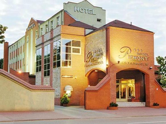 פאביאניצה Hotel Piemont מראה חיצוני תמונה