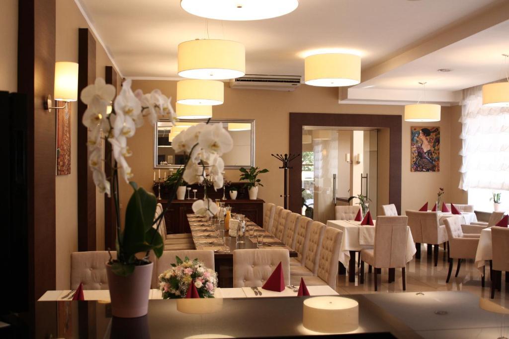 פאביאניצה Hotel Piemont מראה חיצוני תמונה