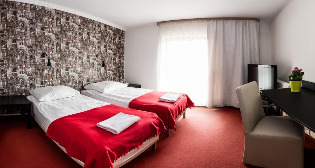 פאביאניצה Hotel Piemont מראה חיצוני תמונה