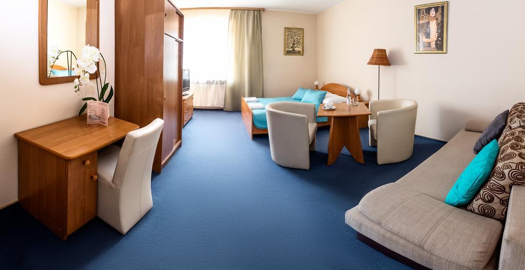 פאביאניצה Hotel Piemont מראה חיצוני תמונה