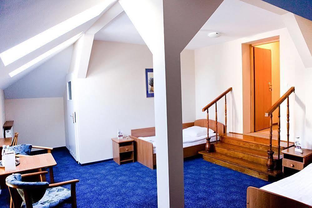 פאביאניצה Hotel Piemont מראה חיצוני תמונה