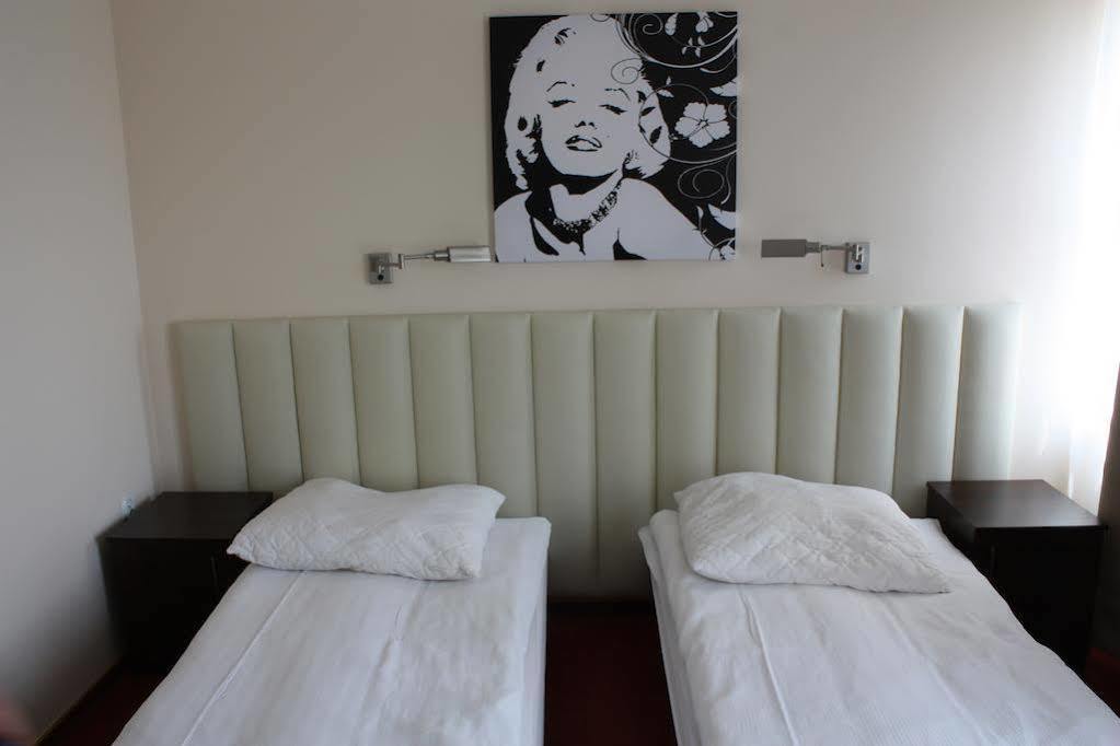 פאביאניצה Hotel Piemont מראה חיצוני תמונה