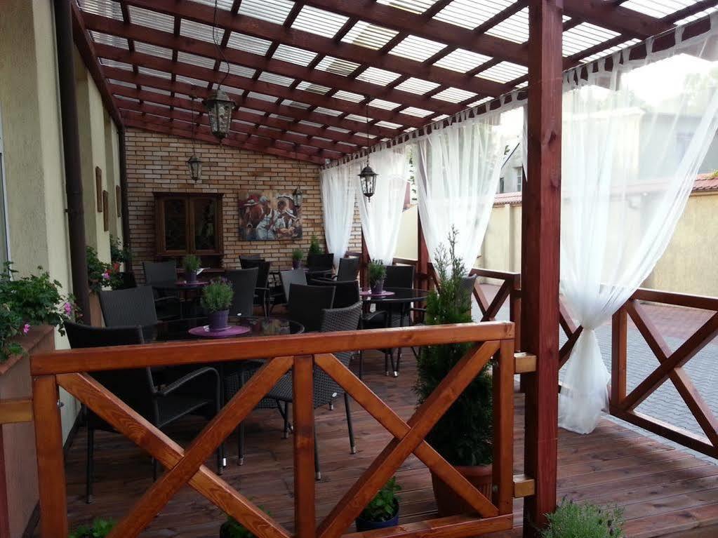 פאביאניצה Hotel Piemont מראה חיצוני תמונה