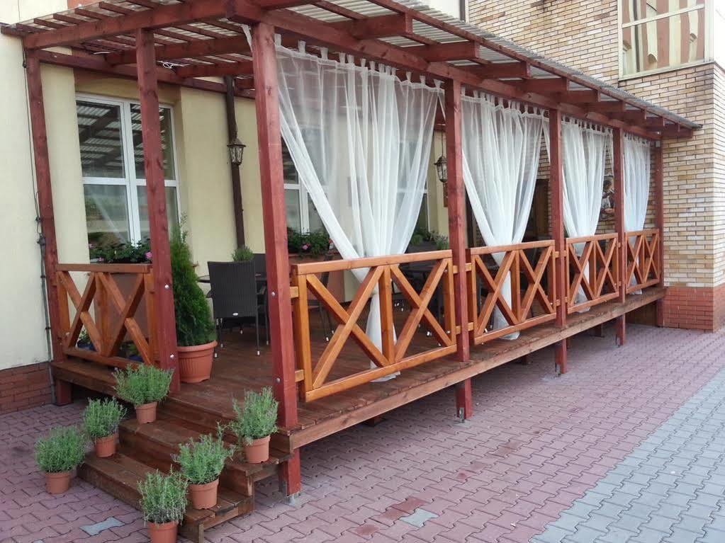 פאביאניצה Hotel Piemont מראה חיצוני תמונה